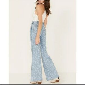 Wrangler “Wanderer” High Rise Blue Zebra Striped Patterned Flare Jeans
